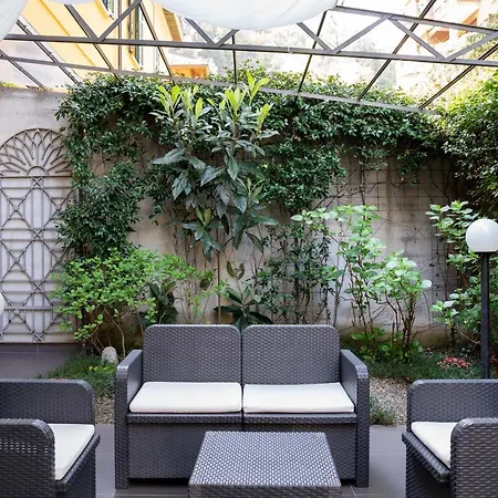 The Secret Garden كومو